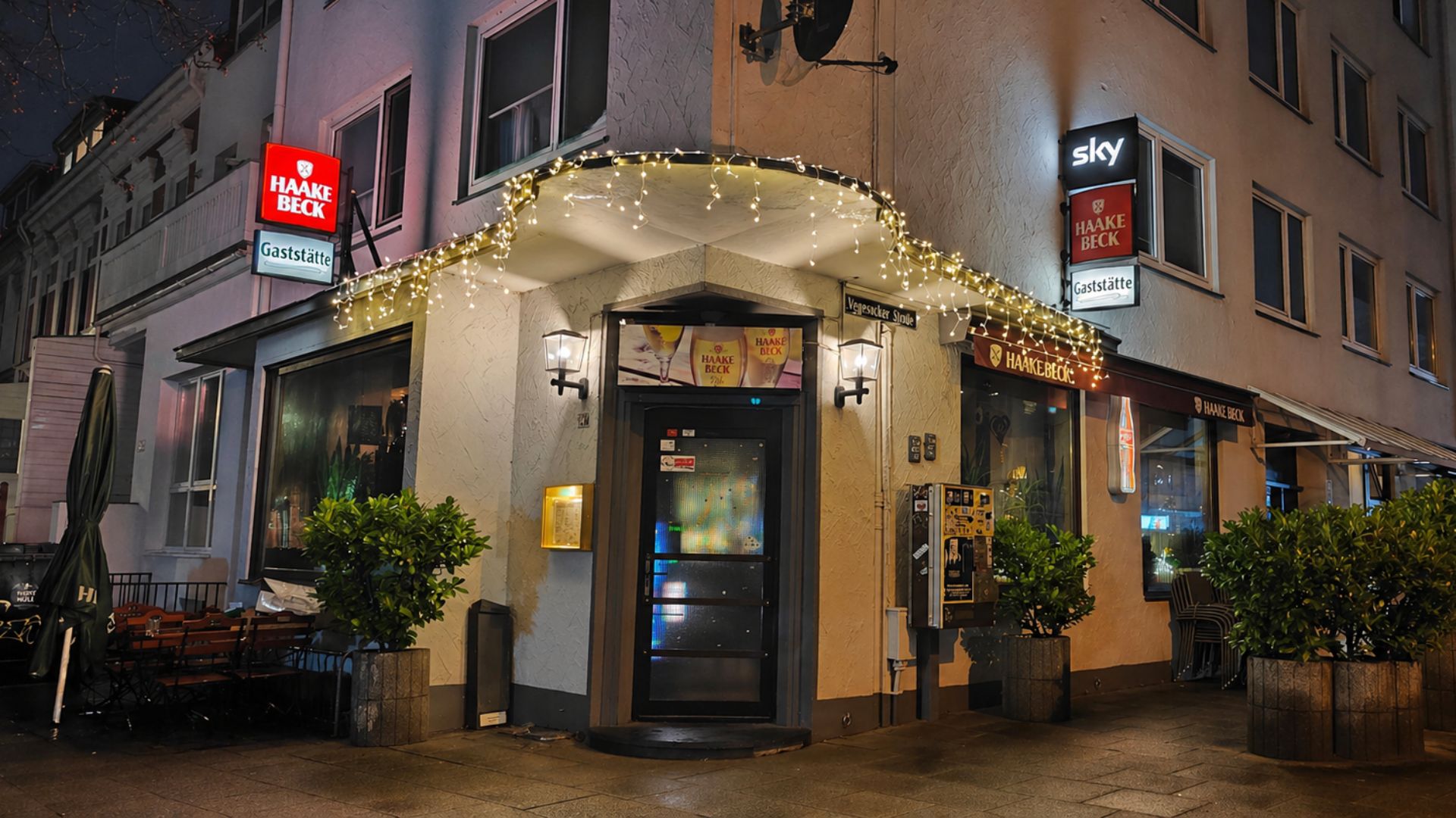 Er & Sie in Bremen Walle bei Nacht — Eingang in der Vegesacker Straße